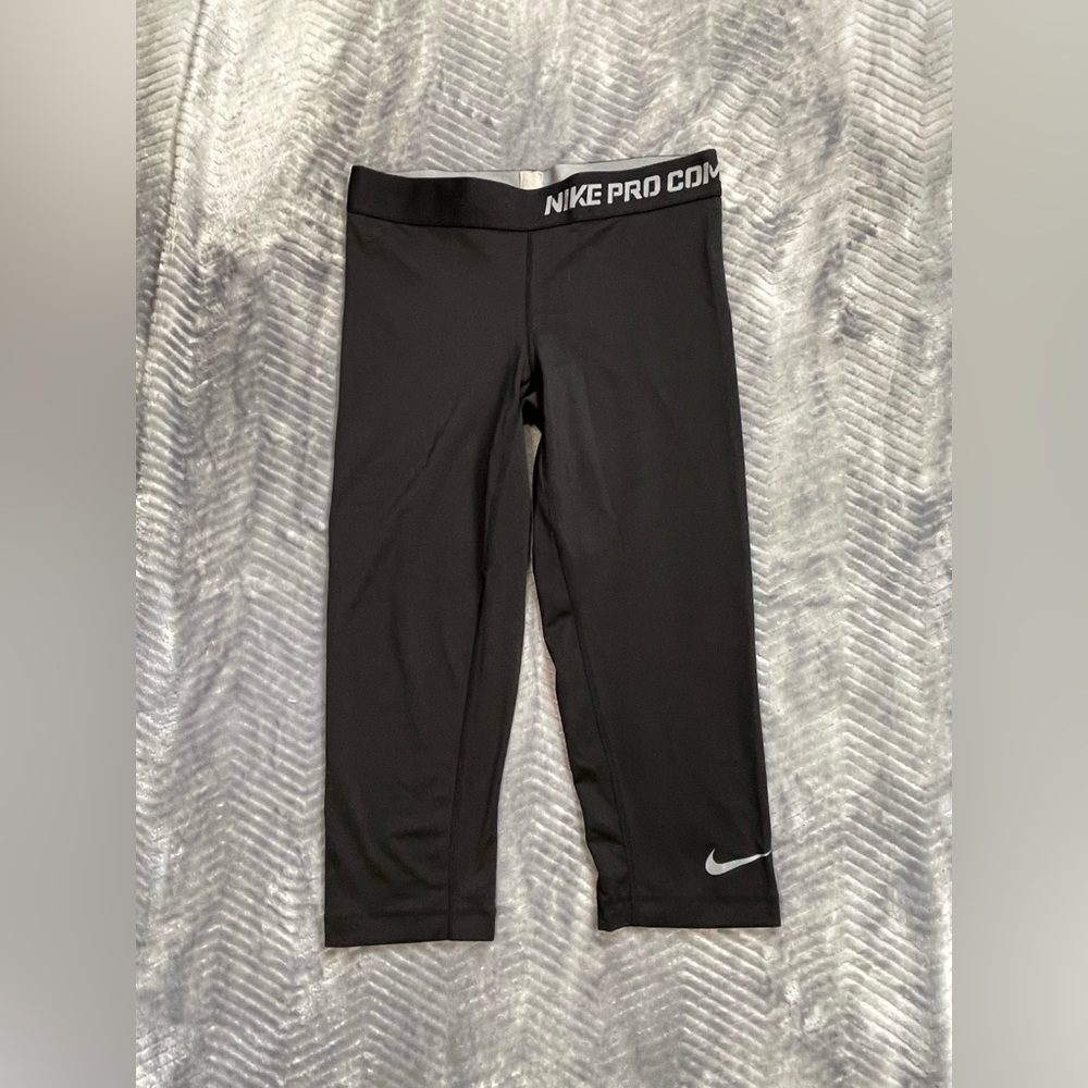 Women’s Nike Pro Combat Training Compression Capri Legging Black Small